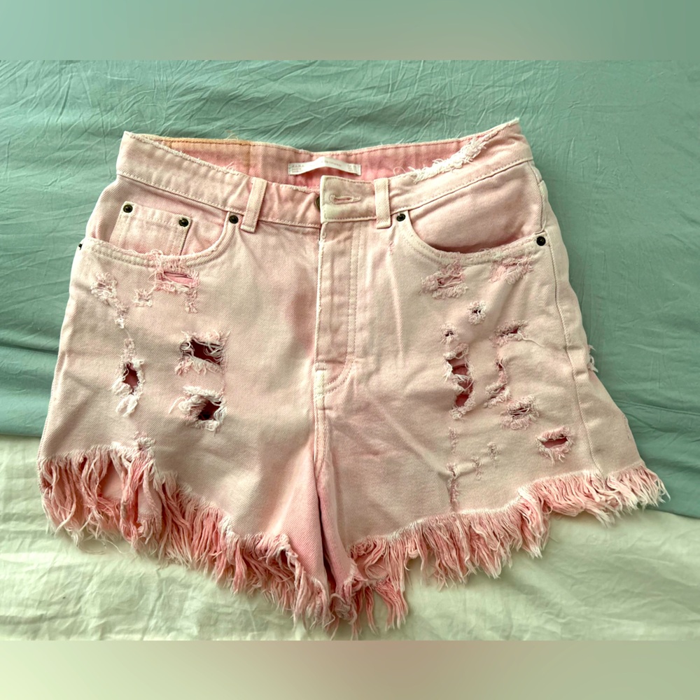 Zara distressed pink denim shorts. Size: US 8